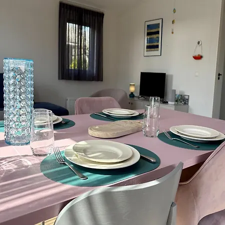 With Cozy Veranda, Sint Maartenszee Holiday home *