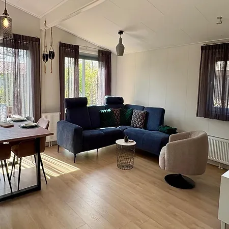 Holiday home With Cozy Veranda, Sint Maartenszee