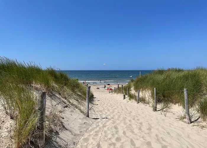 Near Sint Maartenszee 度假居 *