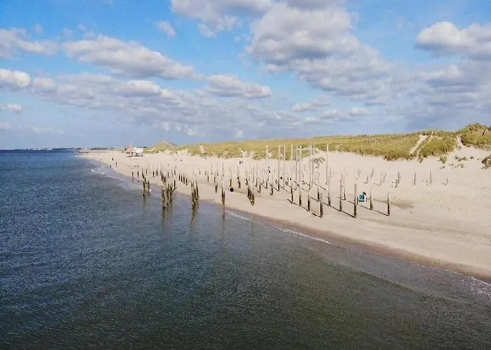 Semesterbostad Near Sint Maartenszee